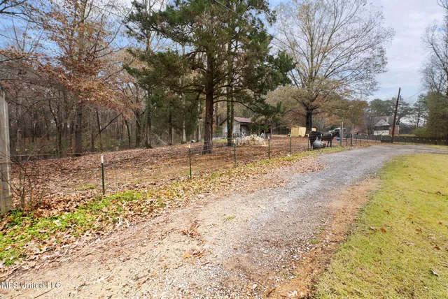 $385,000 | 25 Robertson Road South, Hernando, MS 38632