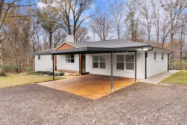 $385,000 | 25 Robertson Road South, Hernando, MS 38632