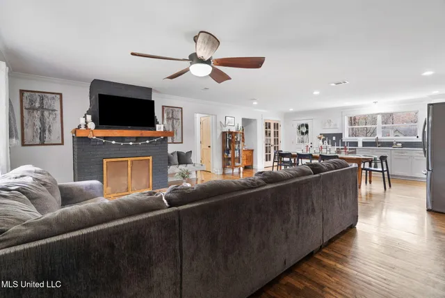 $385,000 | 25 Robertson Road South, Hernando, MS 38632