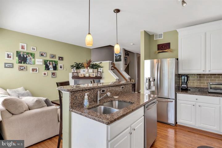 43173 Riders Square Ashburn, VA 20148 - Photo 11 of 35 Stainless appliances and granite countertops