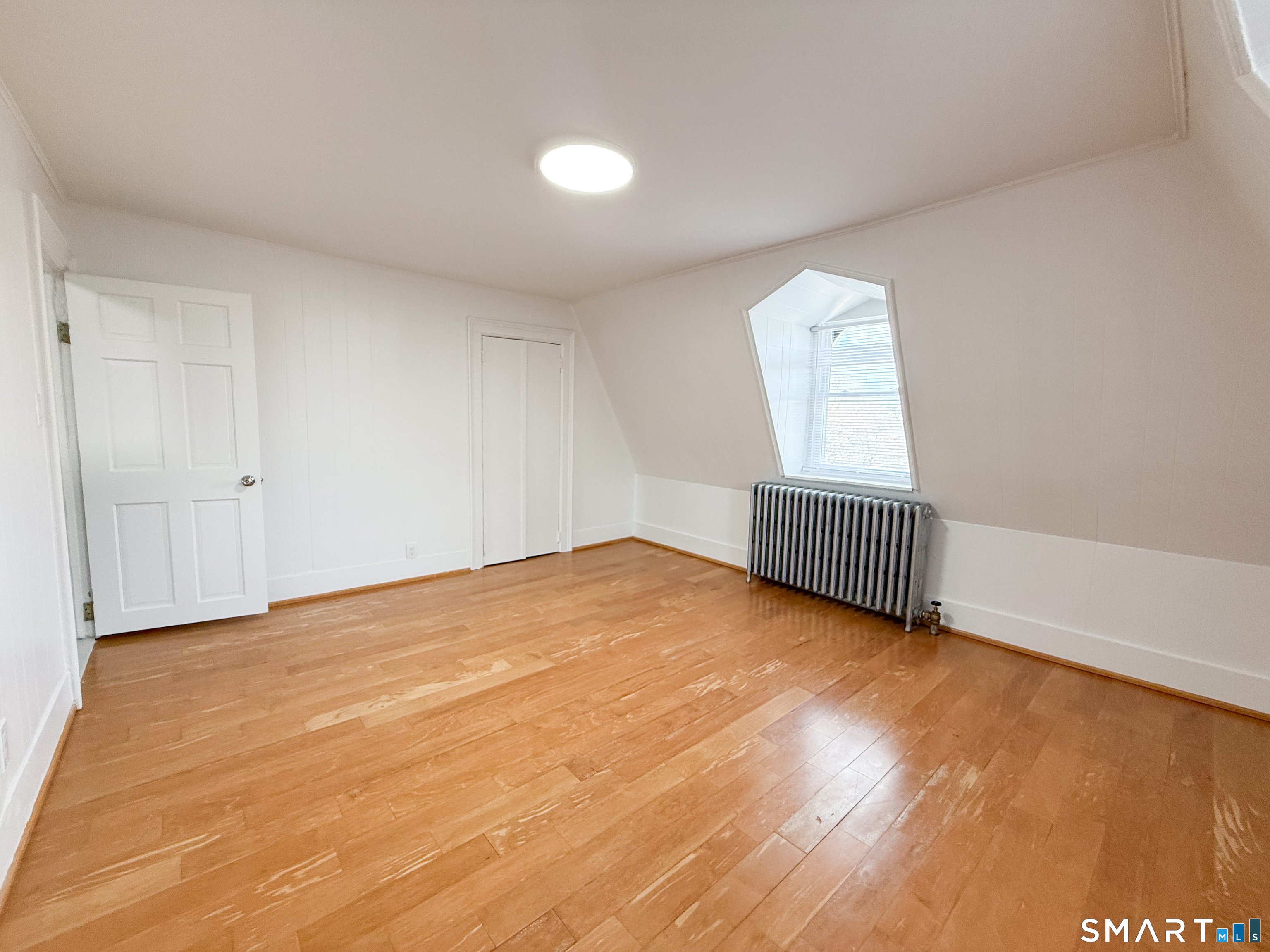 40 Franklin Street New London, CT 06320 - Photo 4 of 9 a view of an empty room and window