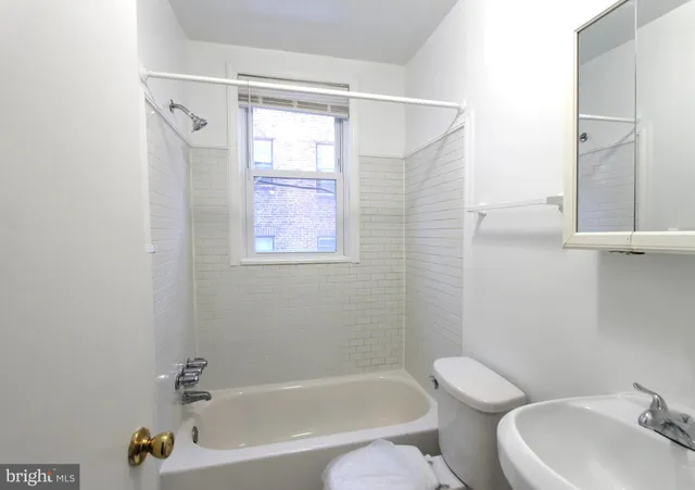 $975 | 6628 North 8th Street, Unit F3, Philadelphia, PA 19126