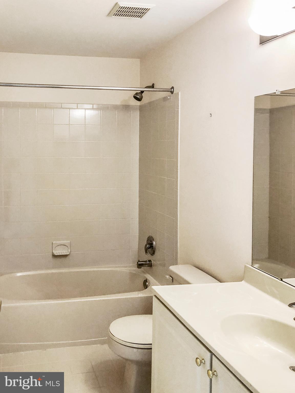 31 Chapel Hill Road Mount Laurel, NJ 08054 - Photo 26 of 33 Upstairs Full Bath