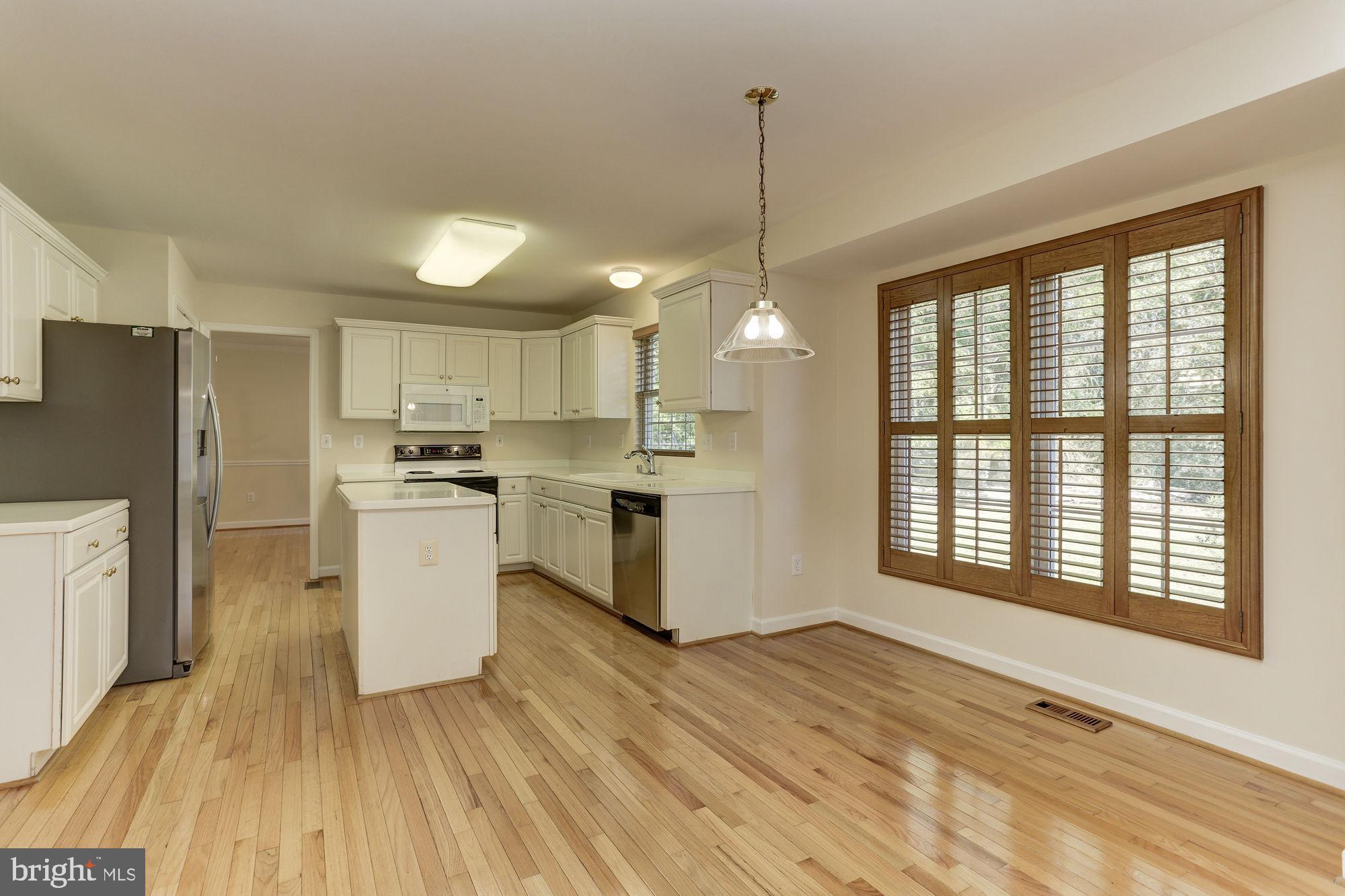 9514 Ridgeview Drive Columbia, MD 21046 - Photo 21 of 60 Large breakfast area