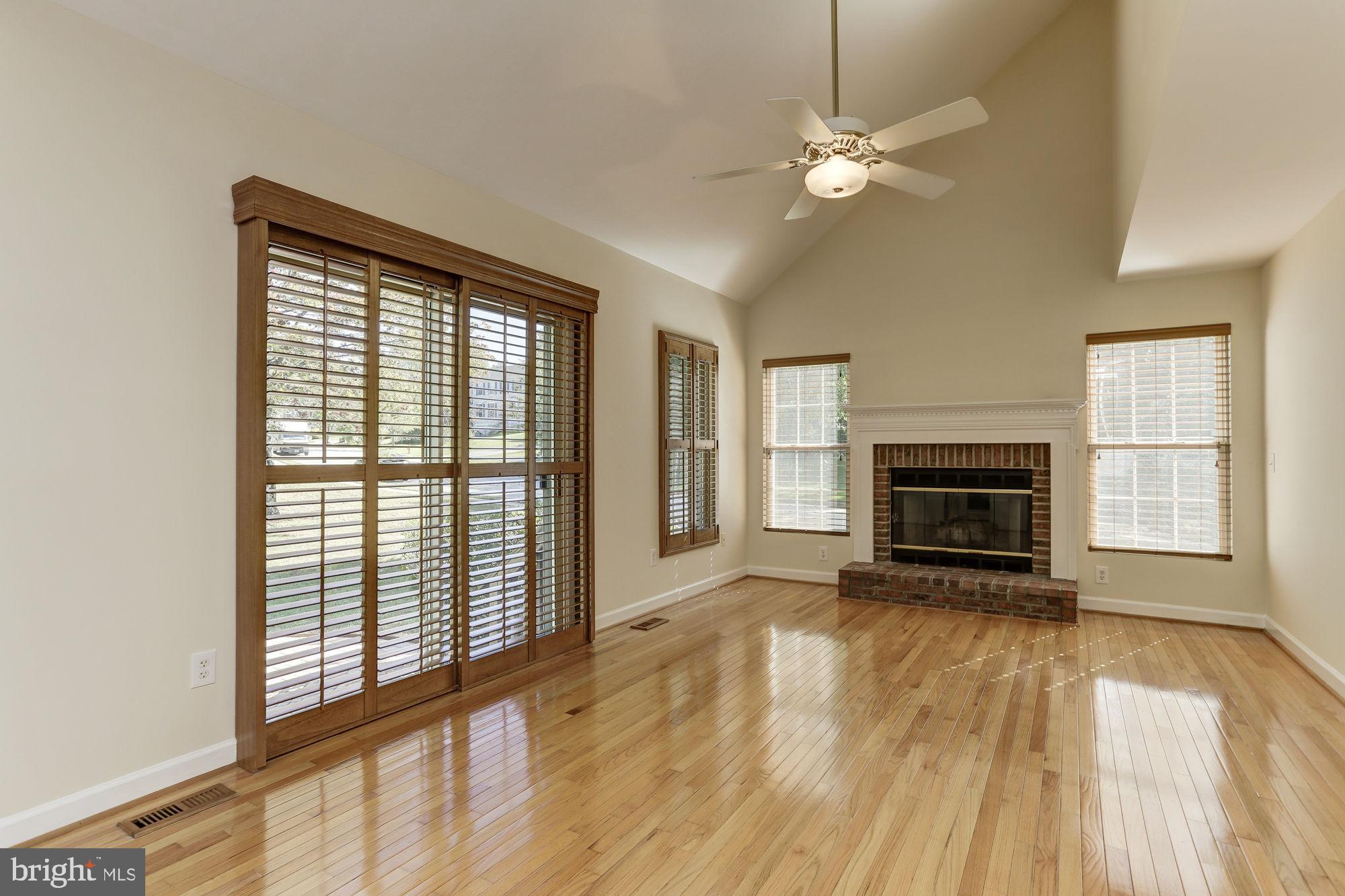 9514 Ridgeview Drive Columbia, MD 21046 - Photo 24 of 60 Family room with vaulted ceilings!