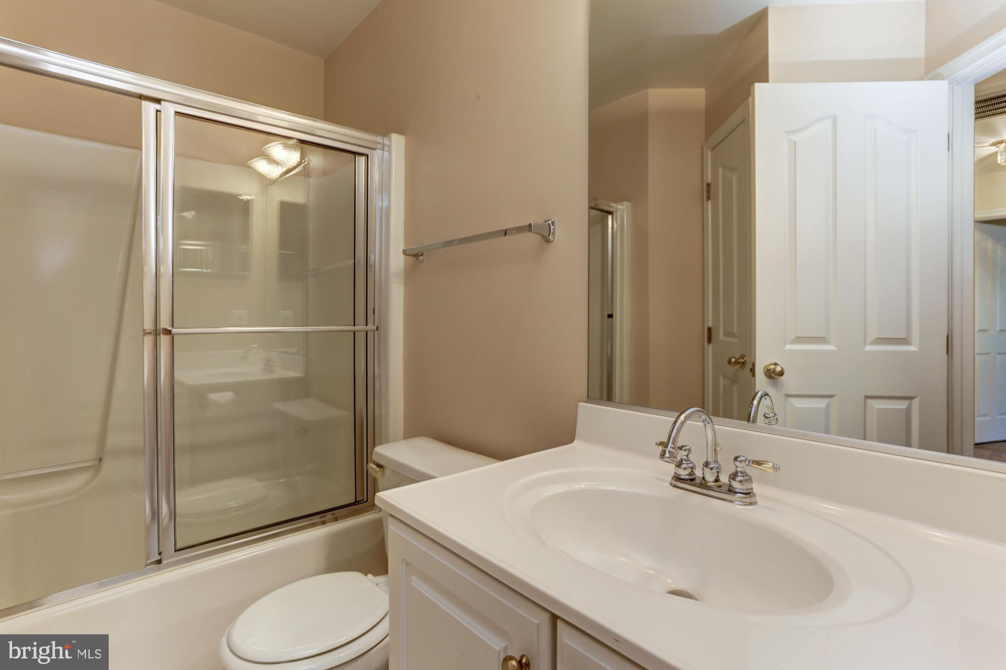 9514 Ridgeview Drive Columbia, MD 21046 - Photo 43 of 60 Upper level full bathroom