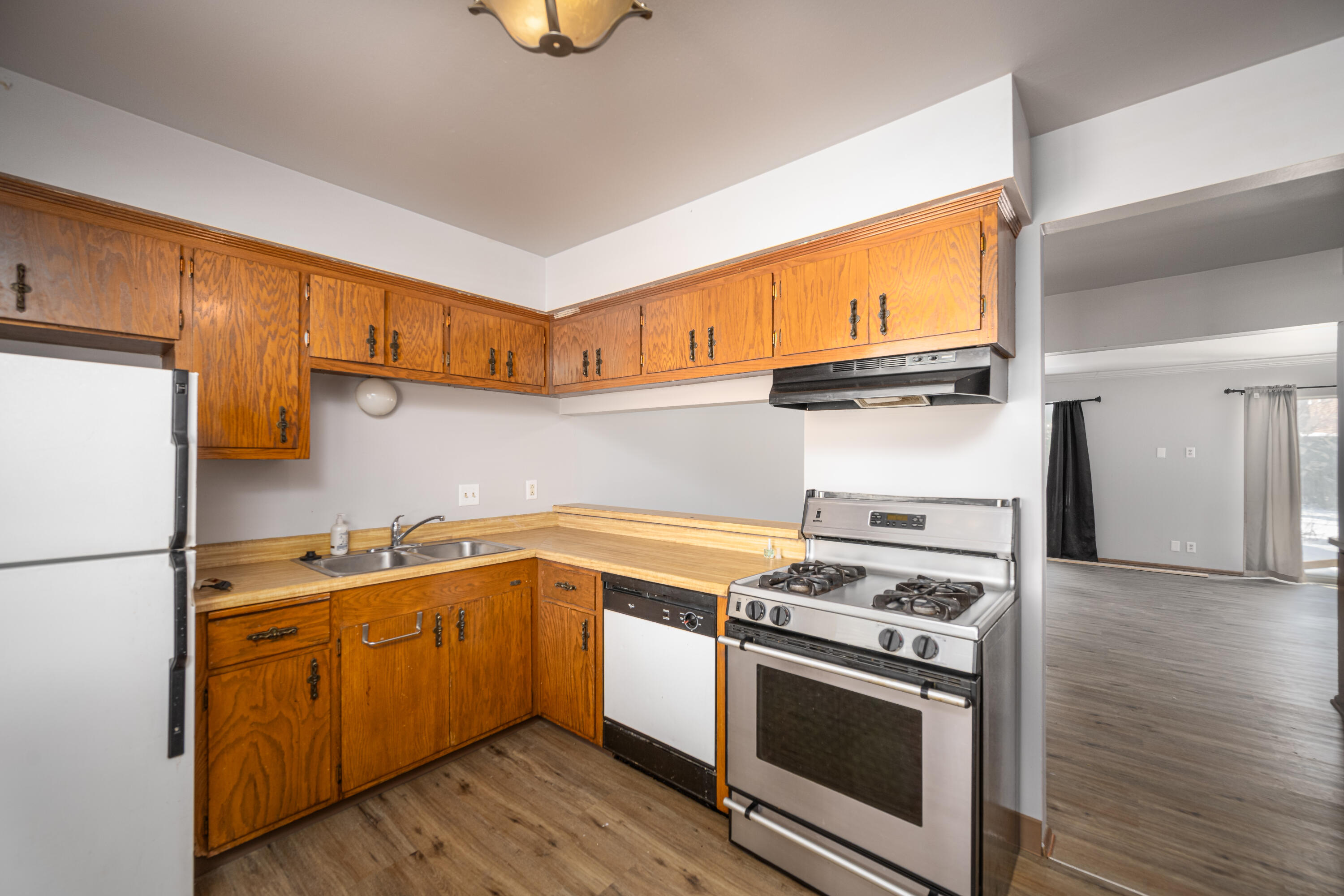 7841 North 60th Street, Unit B Milwaukee, WI 53223 - Photo 4 of 29 60th-9