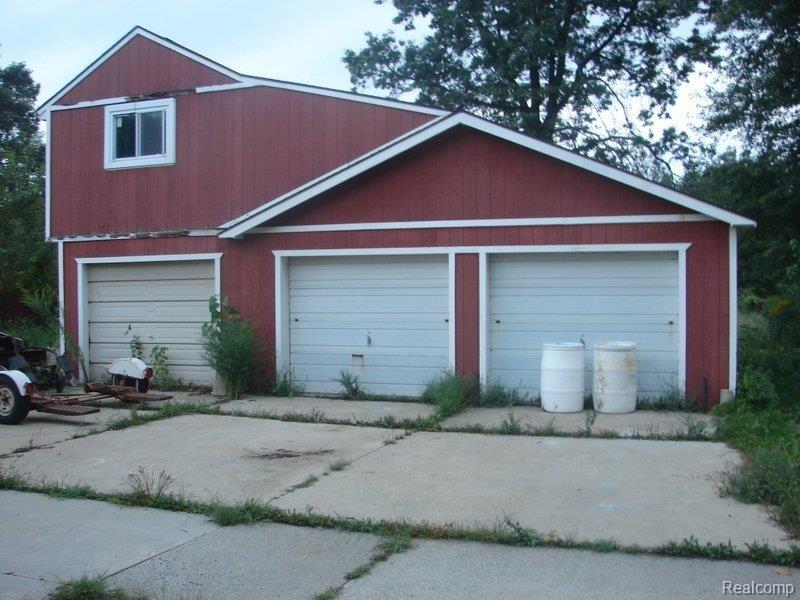 19250 Sylvia Road Romulus, MI 48174 - Photo 17 of 18 GARAGE