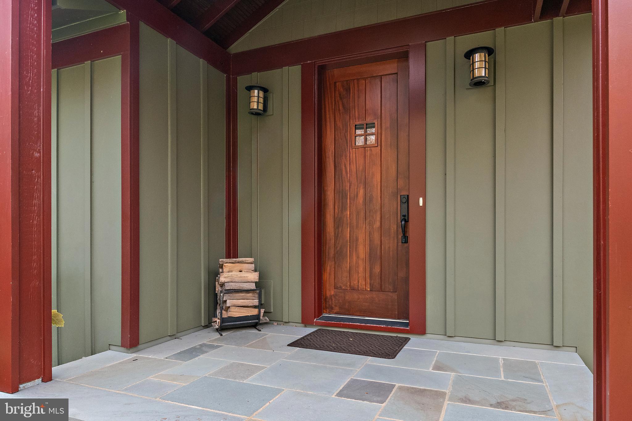 397 Forelands Road Annapolis, MD 21401 - Photo 13 of 83 a hallway with a door and a bathroom