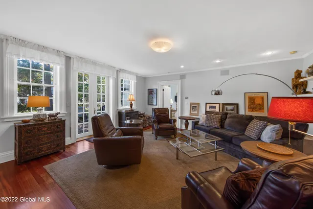 $3,200 | 21 Park Place, Unit 1, Saratoga Springs, NY 12866