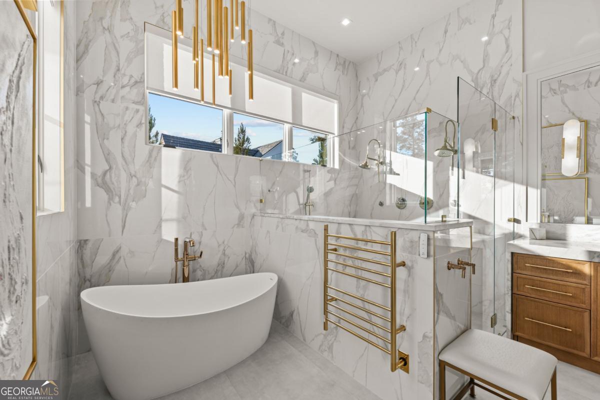 1131 Neary Ridge Greensboro, GA 30642 - Photo 32 of 72 a bathroom with a bathtub and a sink