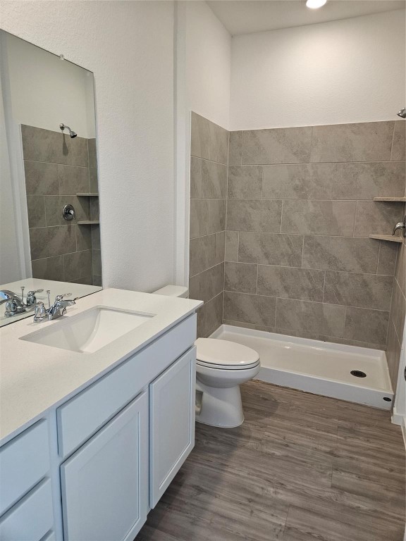 7915 Evening Emerald Drive Rosharon, TX 77583 - Photo 7 of 17 a bathroom with a sink a toilet and shower