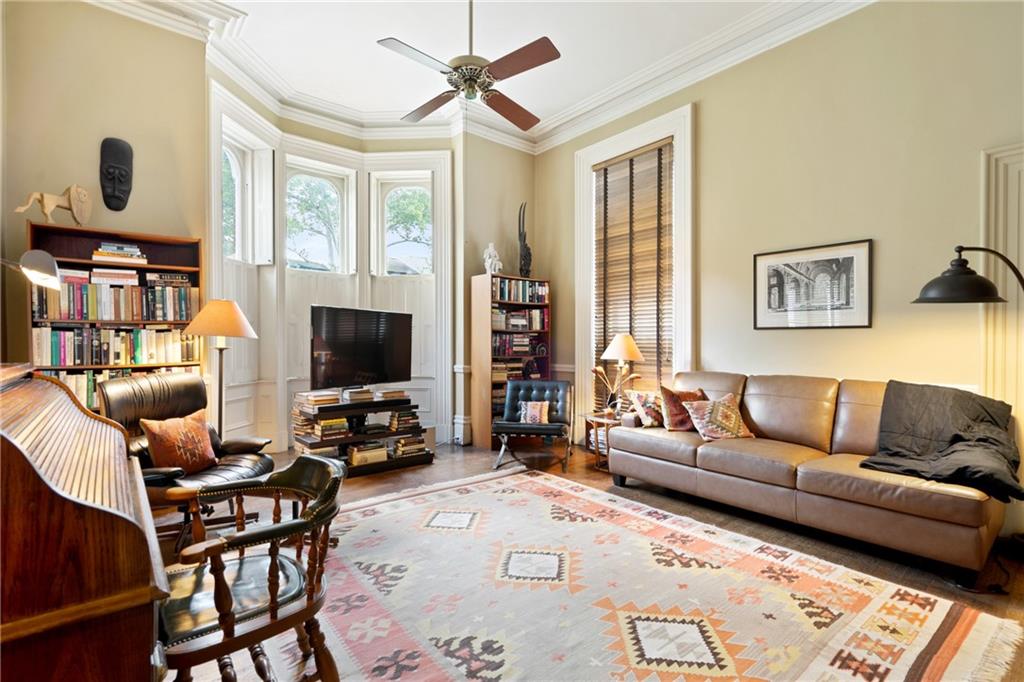 4841 Ellsworth Avenue Pittsburgh, PA 15213 - Photo 9 of 25 a living room with furniture and a flat screen tv