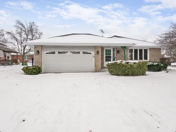 $410,000 | 7537 West Wishing Well Drive, Frankfort, IL 60423