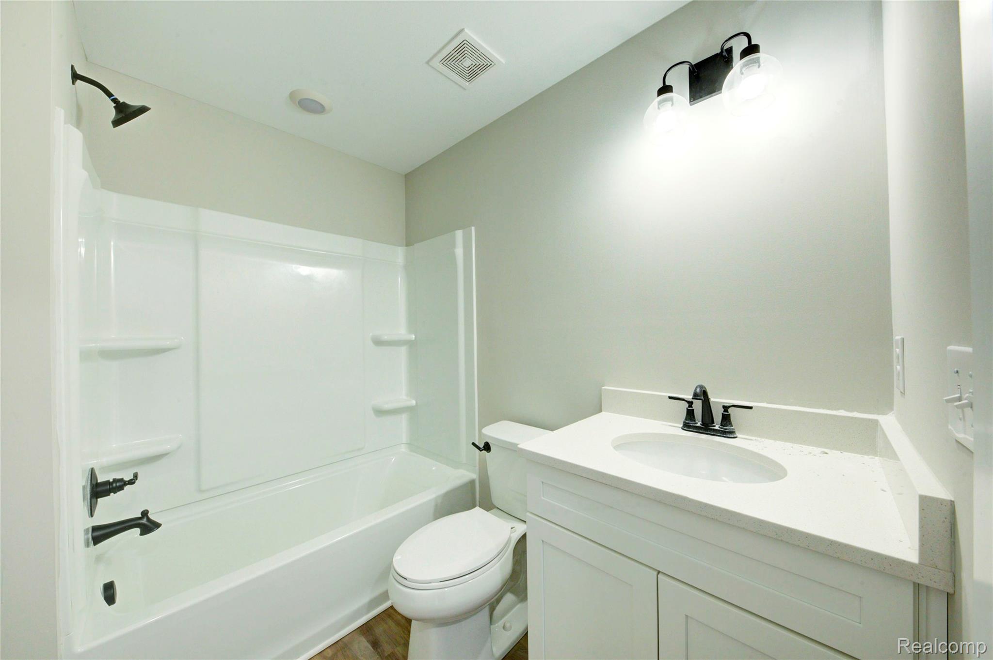 579 Round Rock (moh80) Howell, MI 48843 - Photo 33 of 42 Full bathroom with vanity and bathtub / shower combination