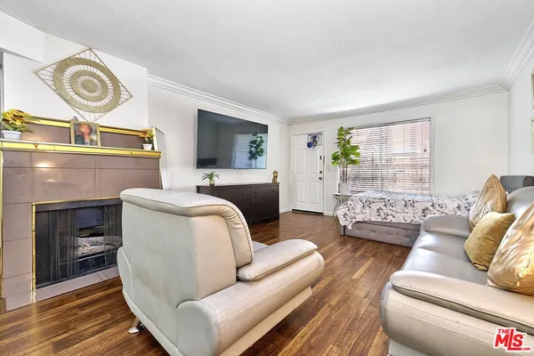 $395,000 | 7045 Woodley Avenue, Unit 110, Van Nuys, CA 91406