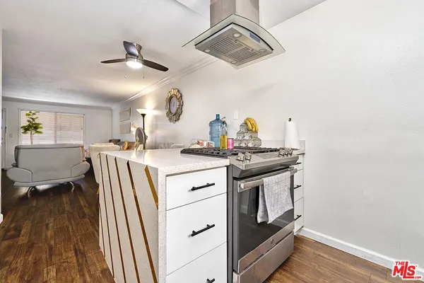 $395,000 | 7045 Woodley Avenue, Unit 110, Van Nuys, CA 91406