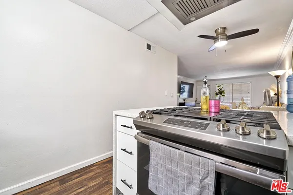 $395,000 | 7045 Woodley Avenue, Unit 110, Van Nuys, CA 91406