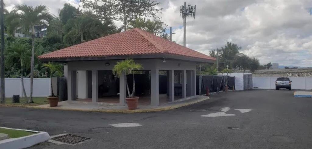 290 Av. Sta. Ana Guaynabo, Bayamón 00969 - Photo 21 of 23 a front view of a house with a yard