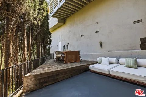 $1,899,000 | 2525 Ivanhoe Drive, Los Angeles, CA 90039