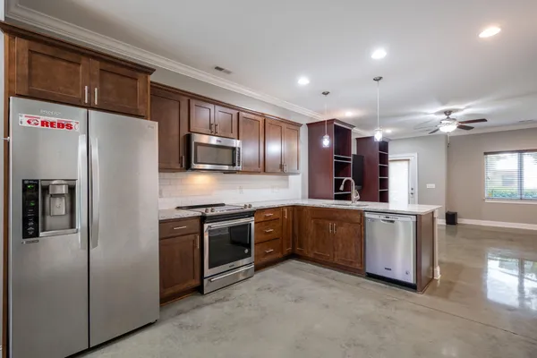 $2,500 | 3111 St Elmo Avenue, Chattanooga, TN 37408