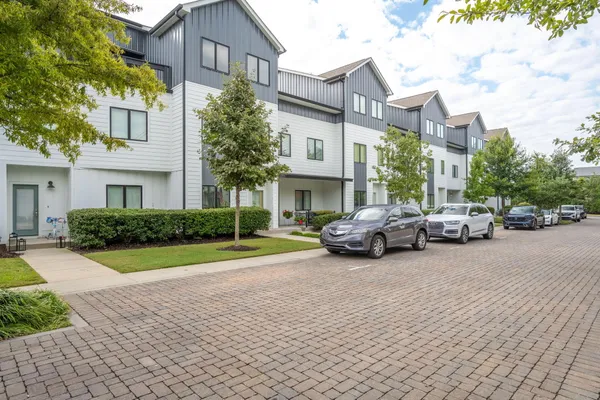 $2,500 | 3111 St Elmo Avenue, Chattanooga, TN 37408