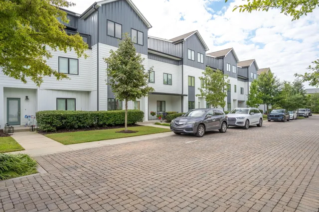 $2,700 | 3111 St Elmo Avenue, Chattanooga, TN 37408