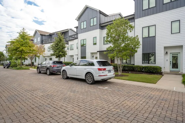 $2,700 | 3111 St Elmo Avenue, Chattanooga, TN 37408