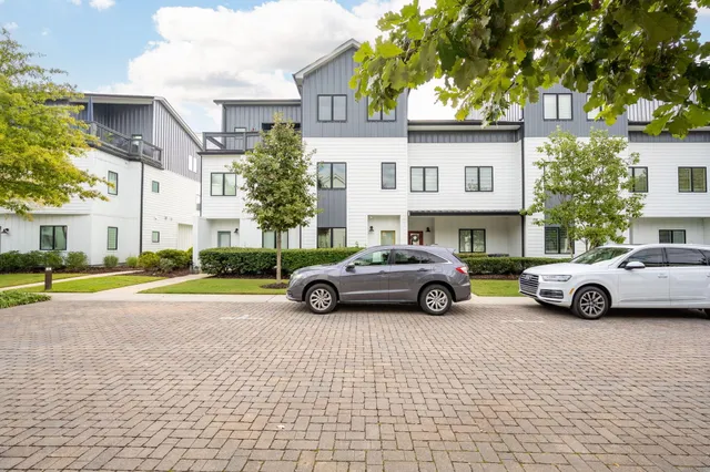 $2,700 | 3111 St Elmo Avenue, Chattanooga, TN 37408