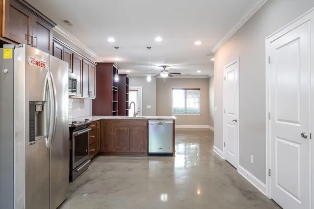 $2,700 | 3111 St Elmo Avenue, Chattanooga, TN 37408