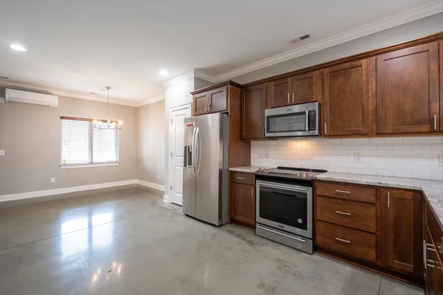 $2,700 | 3111 St Elmo Avenue, Chattanooga, TN 37408