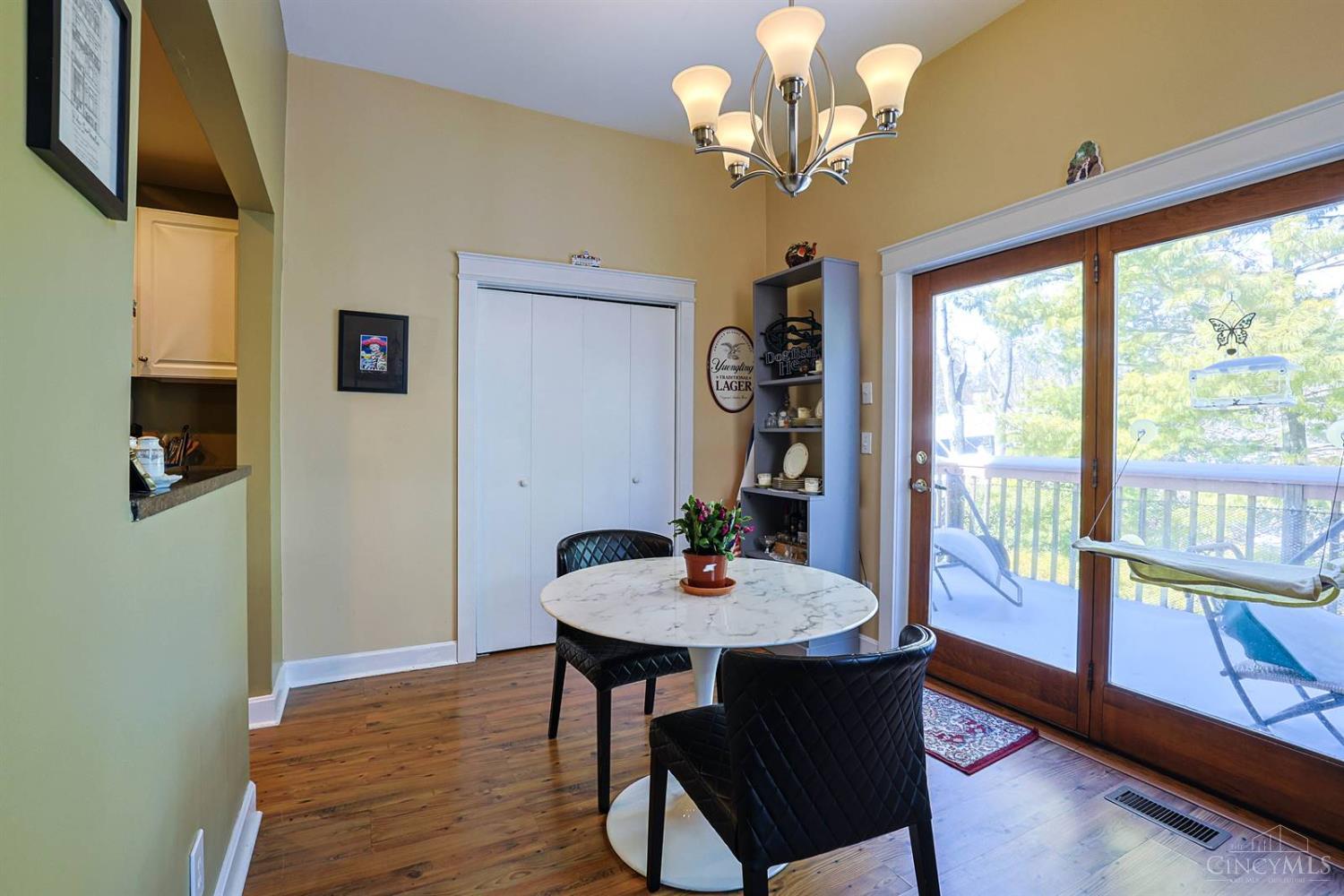 982 Hatch Street Cincinnati, OH 45202 - Photo 8 of 49