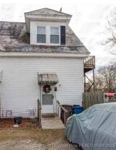 $850 | 401 South Clinton Avenue, Unit B, Dunn, NC 28334