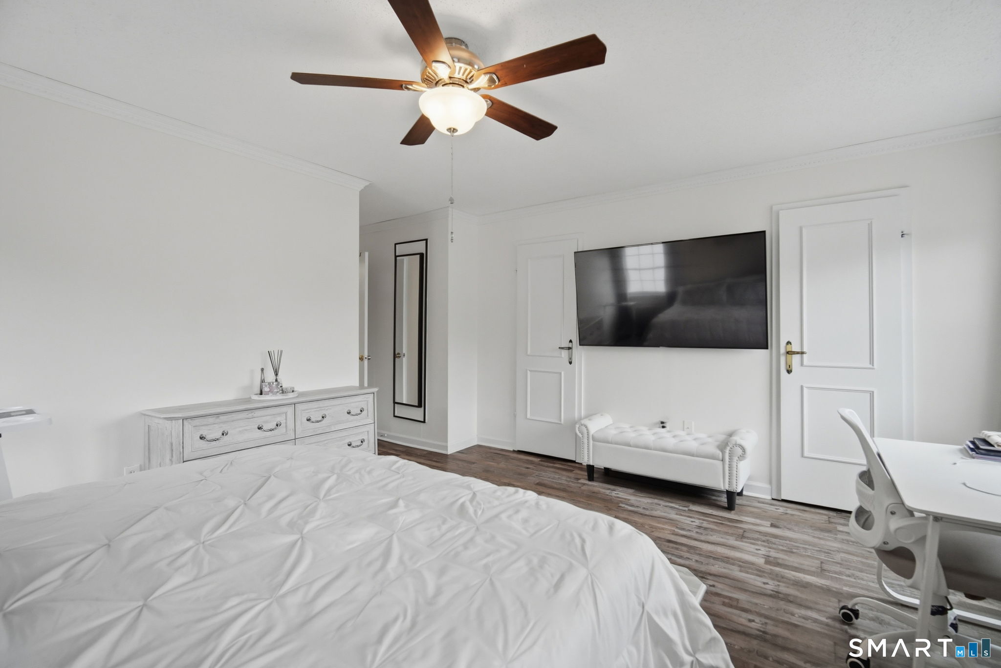 350 Bristol Street, Unit C12 Waterbury, CT 06708 - Photo 17 of 40 a bedroom with a bed and a flat tv screen on dresser