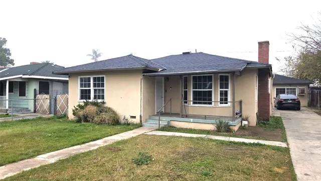 $299,999 | 1706 Shamrock Way, Bakersfield, CA 93304