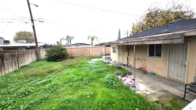 $299,999 | 1706 Shamrock Way, Bakersfield, CA 93304