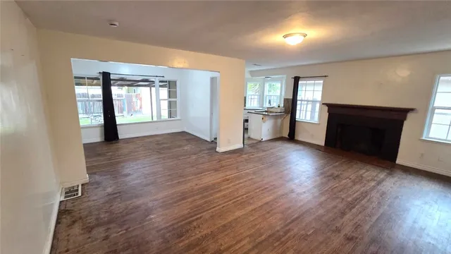 $299,999 | 1706 Shamrock Way, Bakersfield, CA 93304