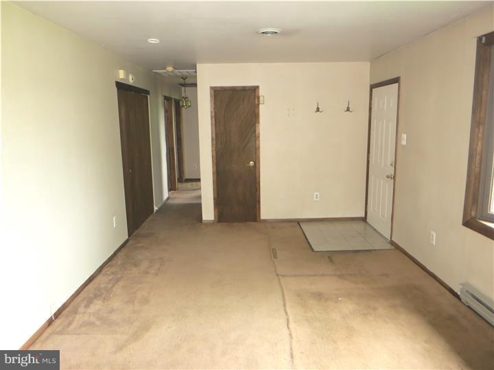 505 Lawrence Corner Road Elmer, NJ 08318 - Photo 2 of 21 Living Room