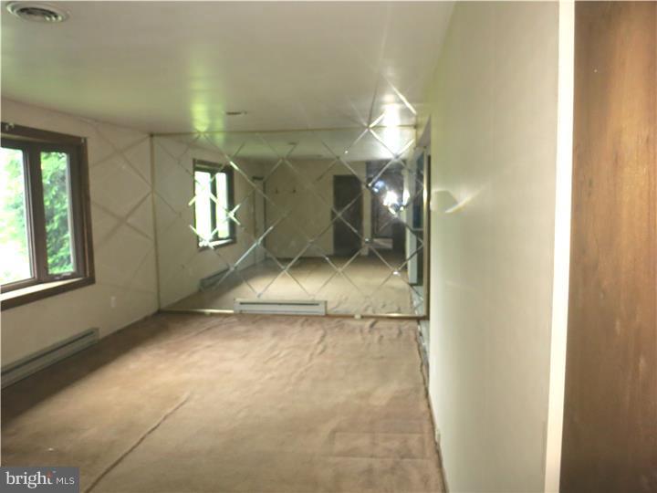 505 Lawrence Corner Road Elmer, NJ 08318 - Photo 3 of 21 Living Room
