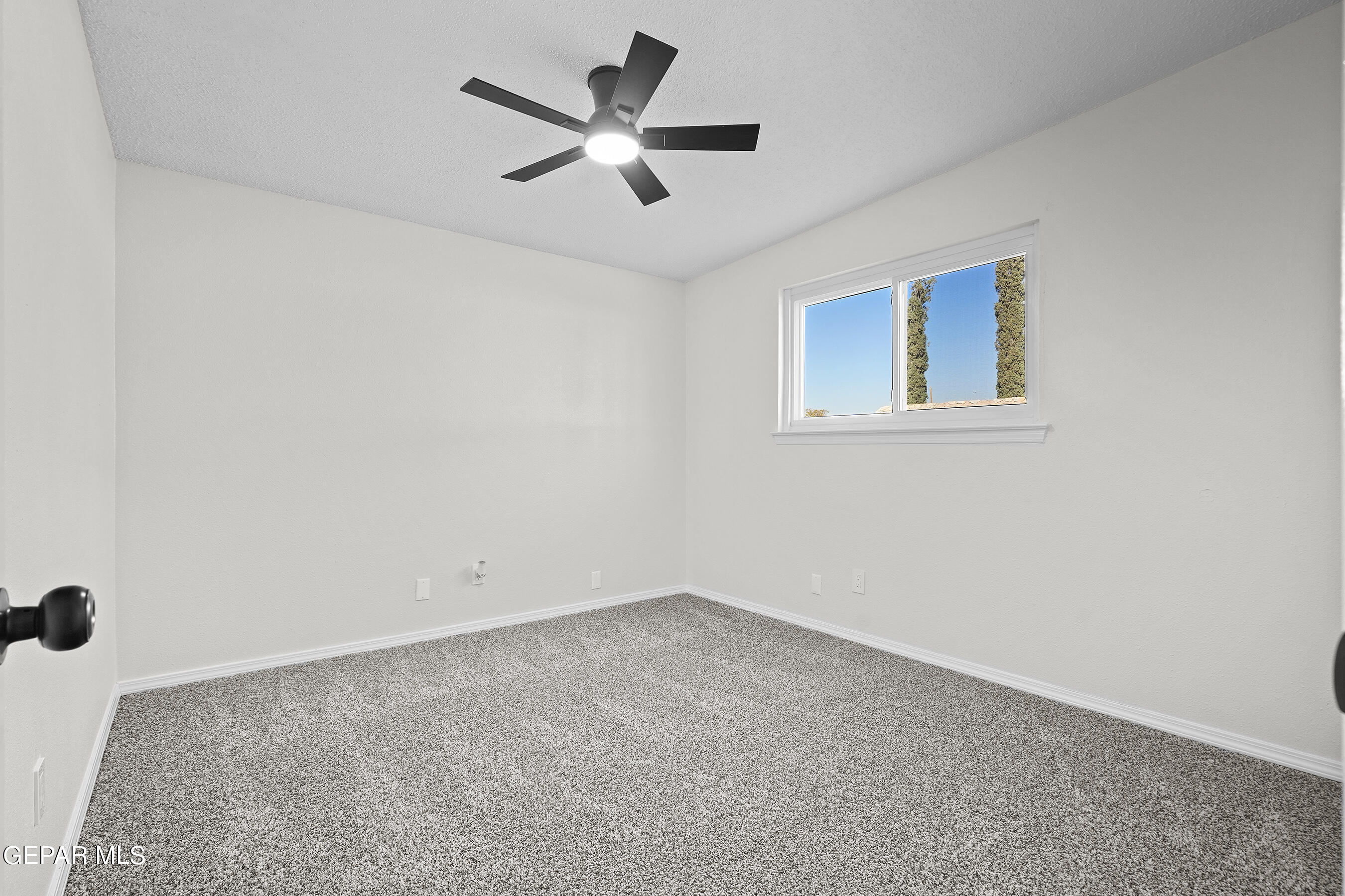 219 Caribe Circle El Paso, TX 79927 - Photo 22 of 43 an empty room with a ceiling fan and window