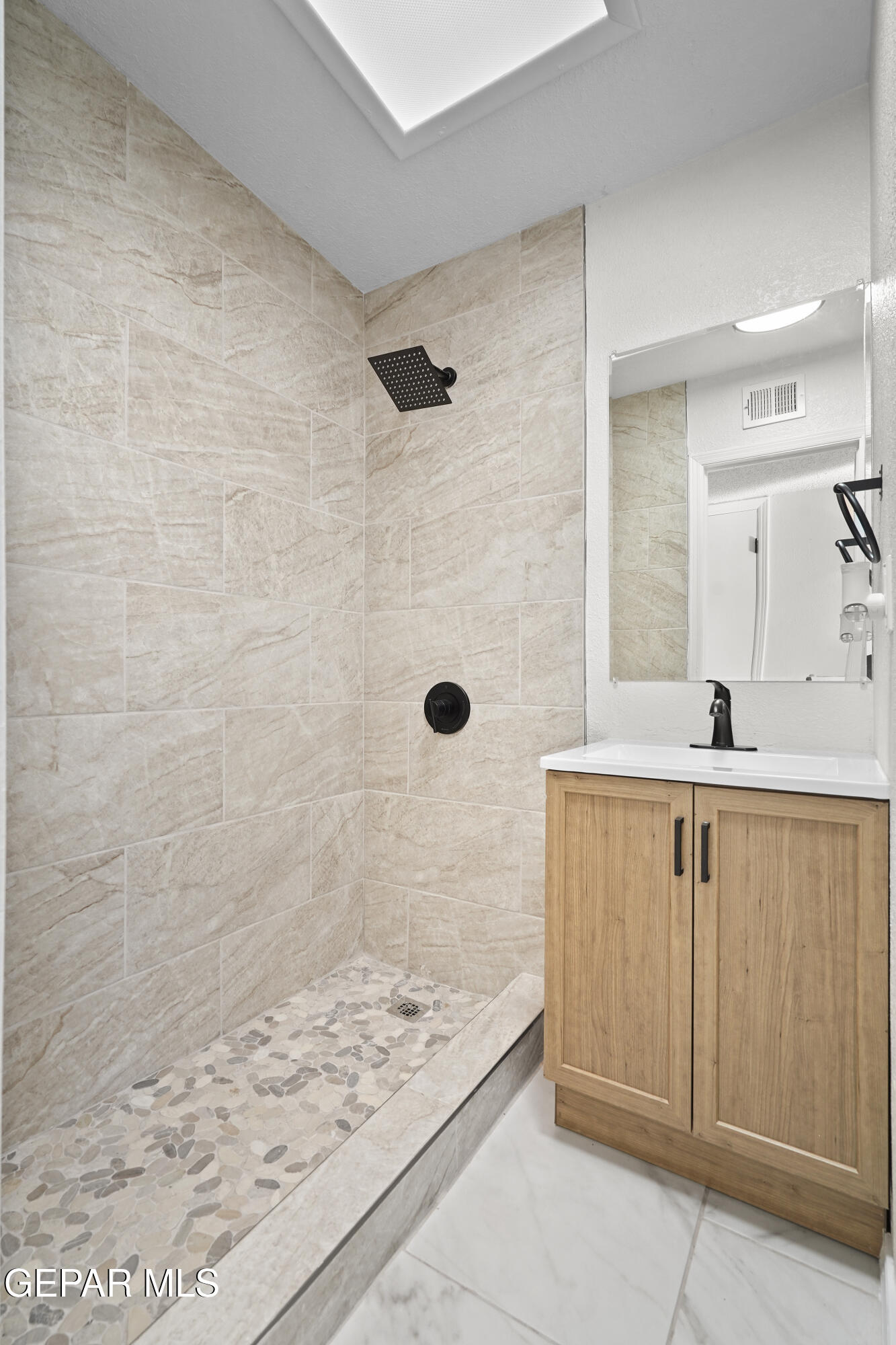 219 Caribe Circle El Paso, TX 79927 - Photo 25 of 43 a bathroom with a bathtub and a sink