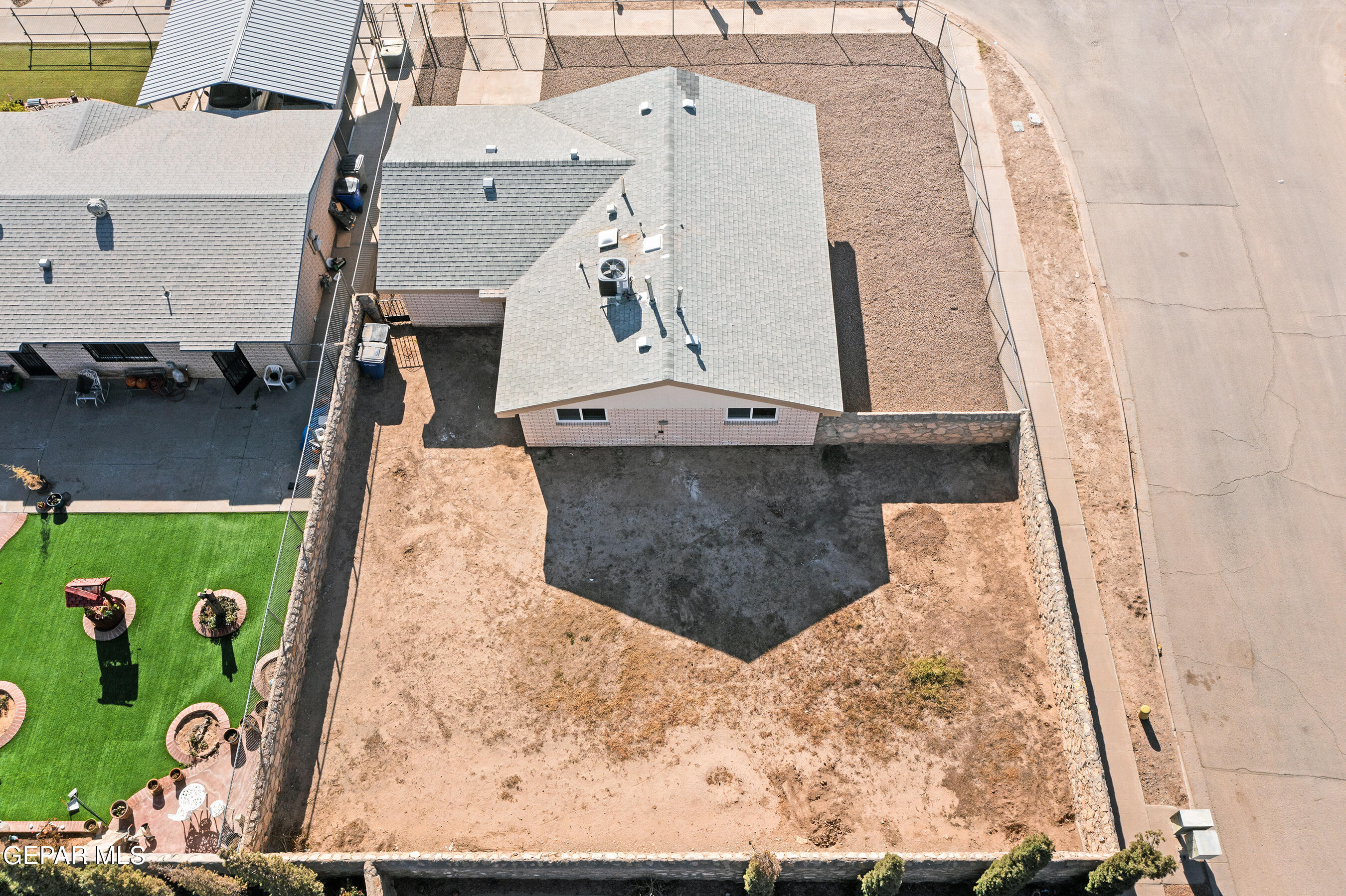 219 Caribe Circle El Paso, TX 79927 - Photo 39 of 43 view of living room