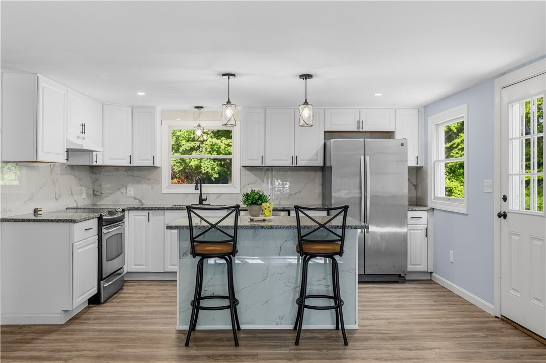 380 Brayton Road Tiverton, RI 02878 - Photo 5 of 36