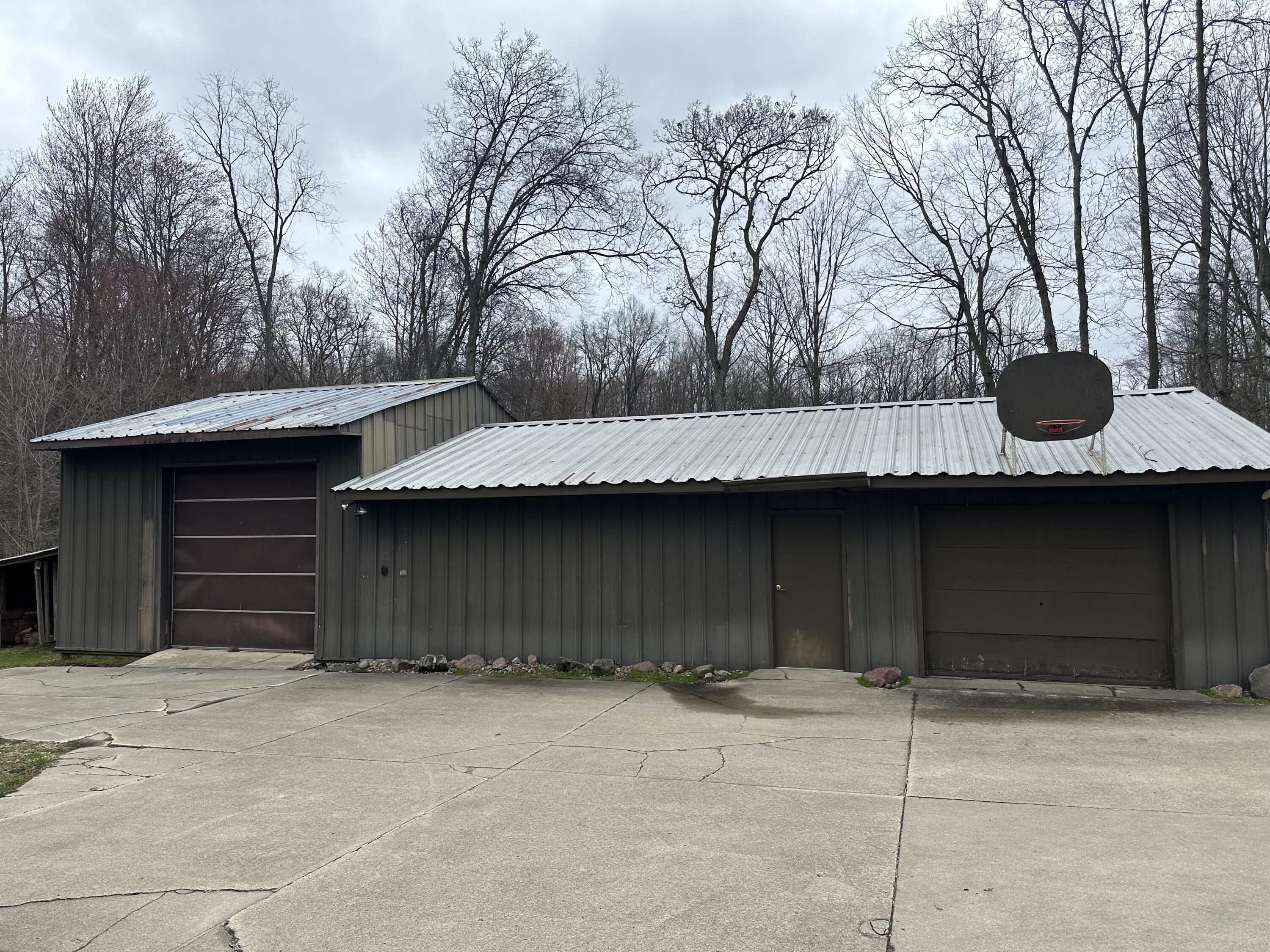 11402 Highway 60 Three Rivers, MI 49093 - Photo 44 of 44 Rink extra barn