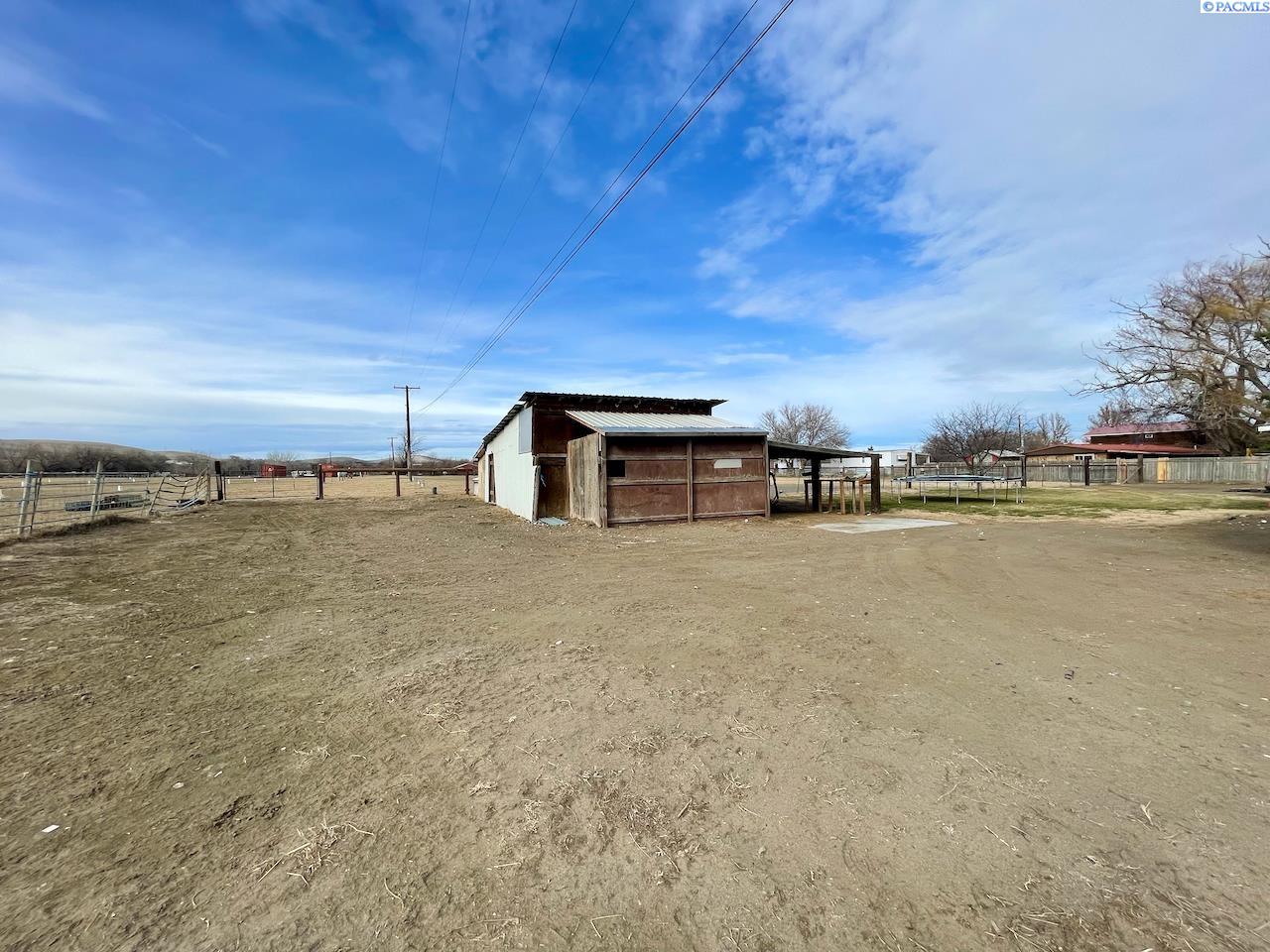 33904 South Gerards Road Kennewick, WA 99337 - Photo 9 of 40 Gallery Image 9