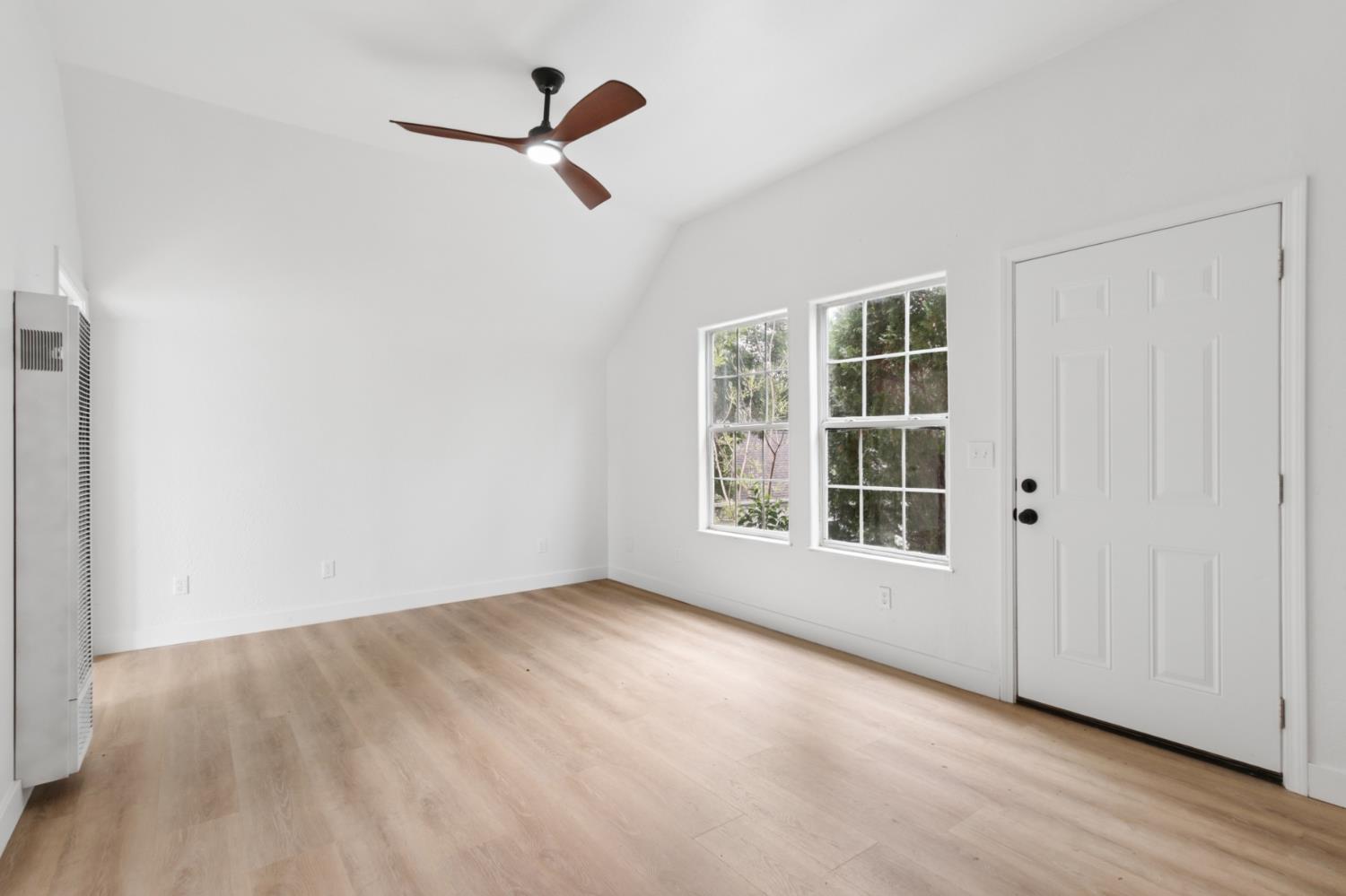 225 Creekside Way Winters, CA 95694 - Photo 30 of 56 an empty room with windows