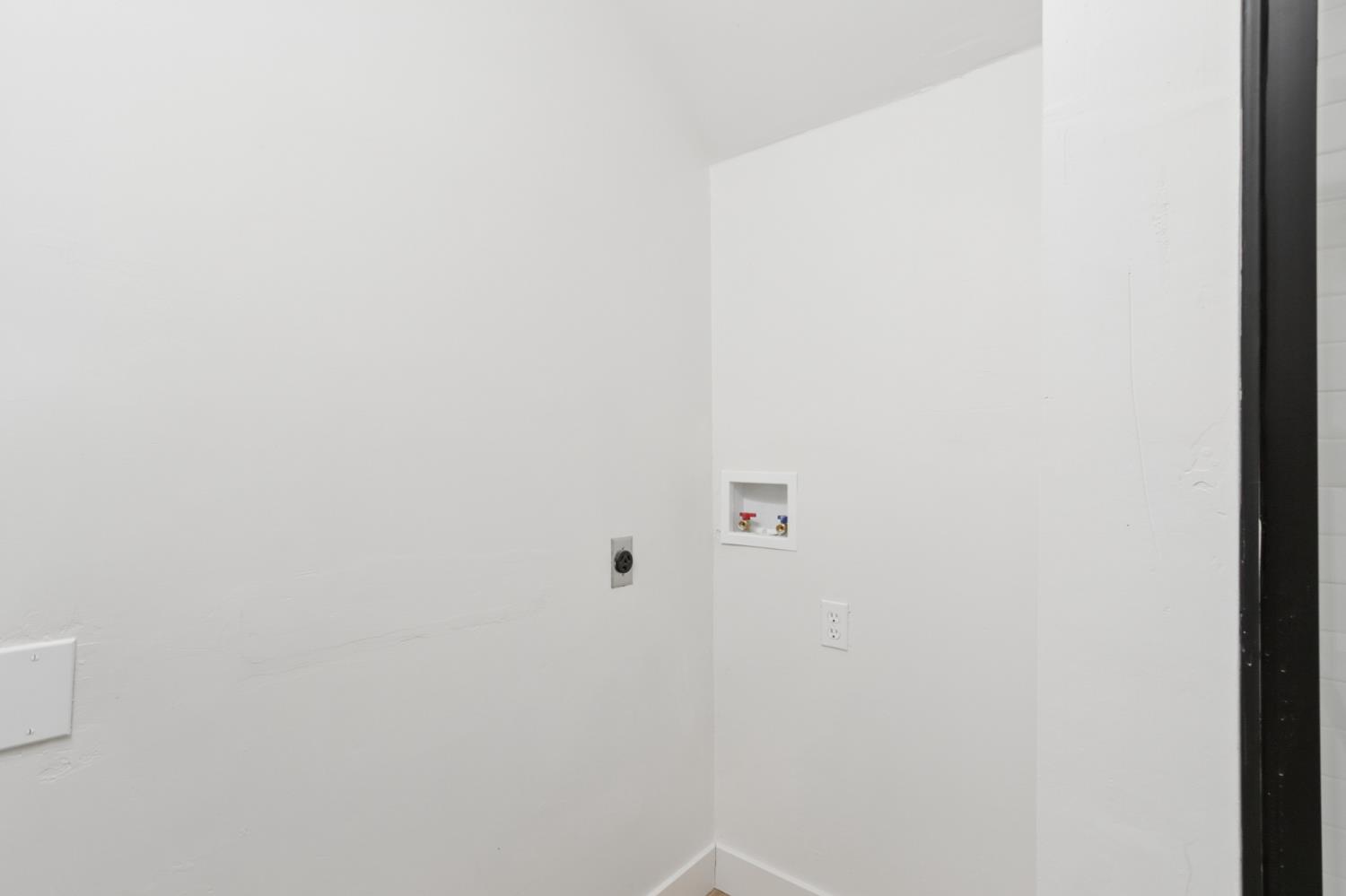 225 Creekside Way Winters, CA 95694 - Photo 36 of 56 a view of a small space
