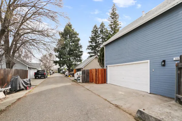 $699,000 | 225 Creekside Way, Winters, CA 95694