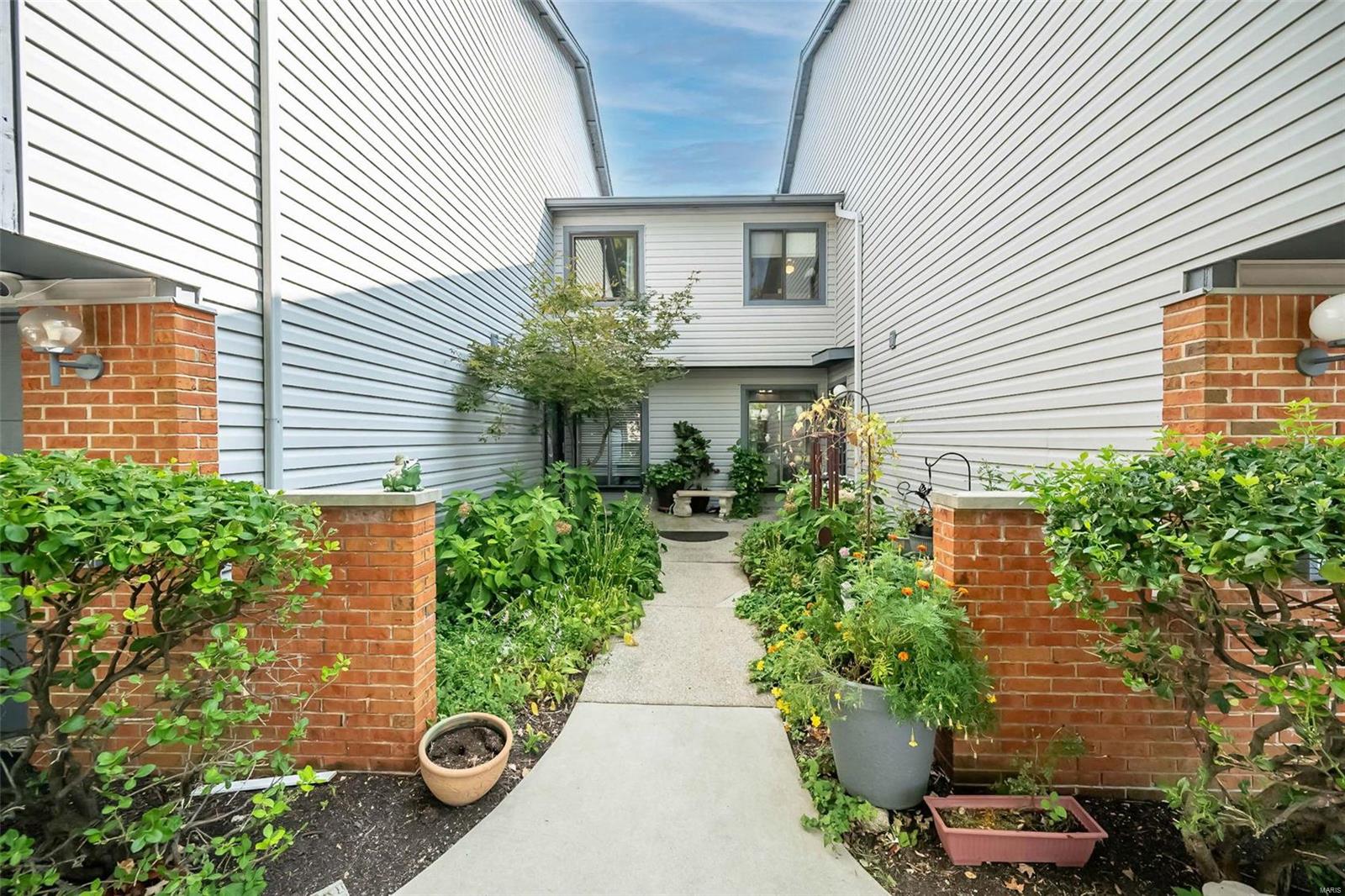 738 Windy Ridge Drive Ballwin, MO 63021 - Photo 2 of 42