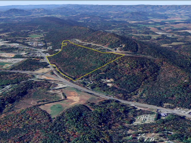 a view of a dry yard